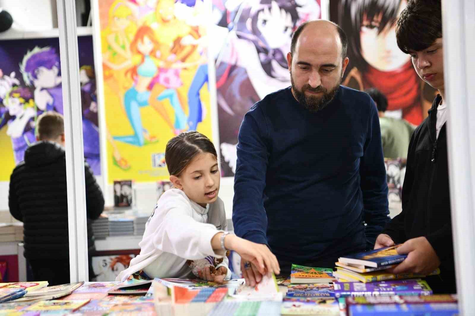 Balıkesir Kitap Fuarı’nı ilk iki günde 35 bin kişi ziyaret etti