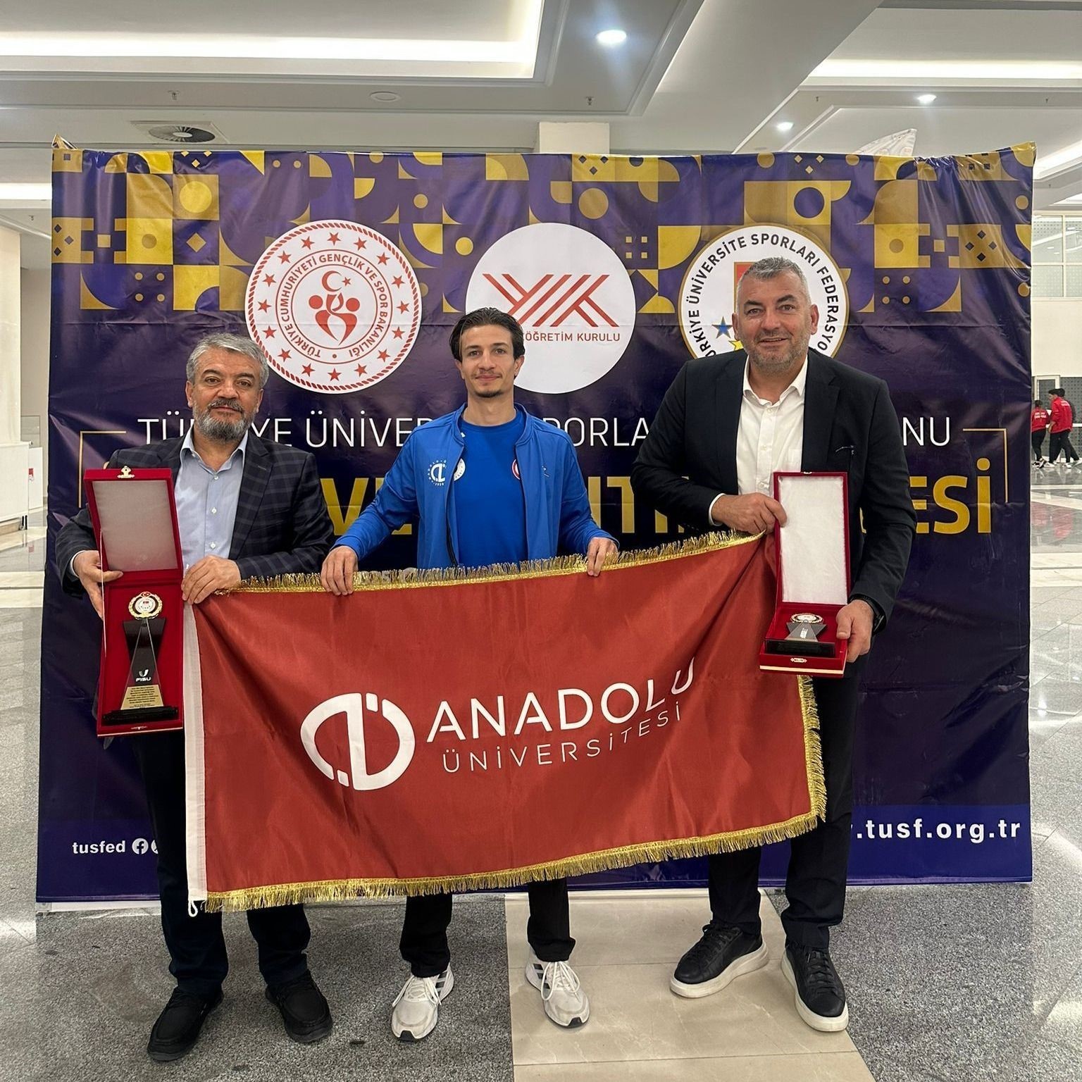 Anadolu &Uuml;niversitesi T&Uuml;SF tarafından &ouml;d&uuml;le layık g&ouml;r&uuml;ld&uuml;
