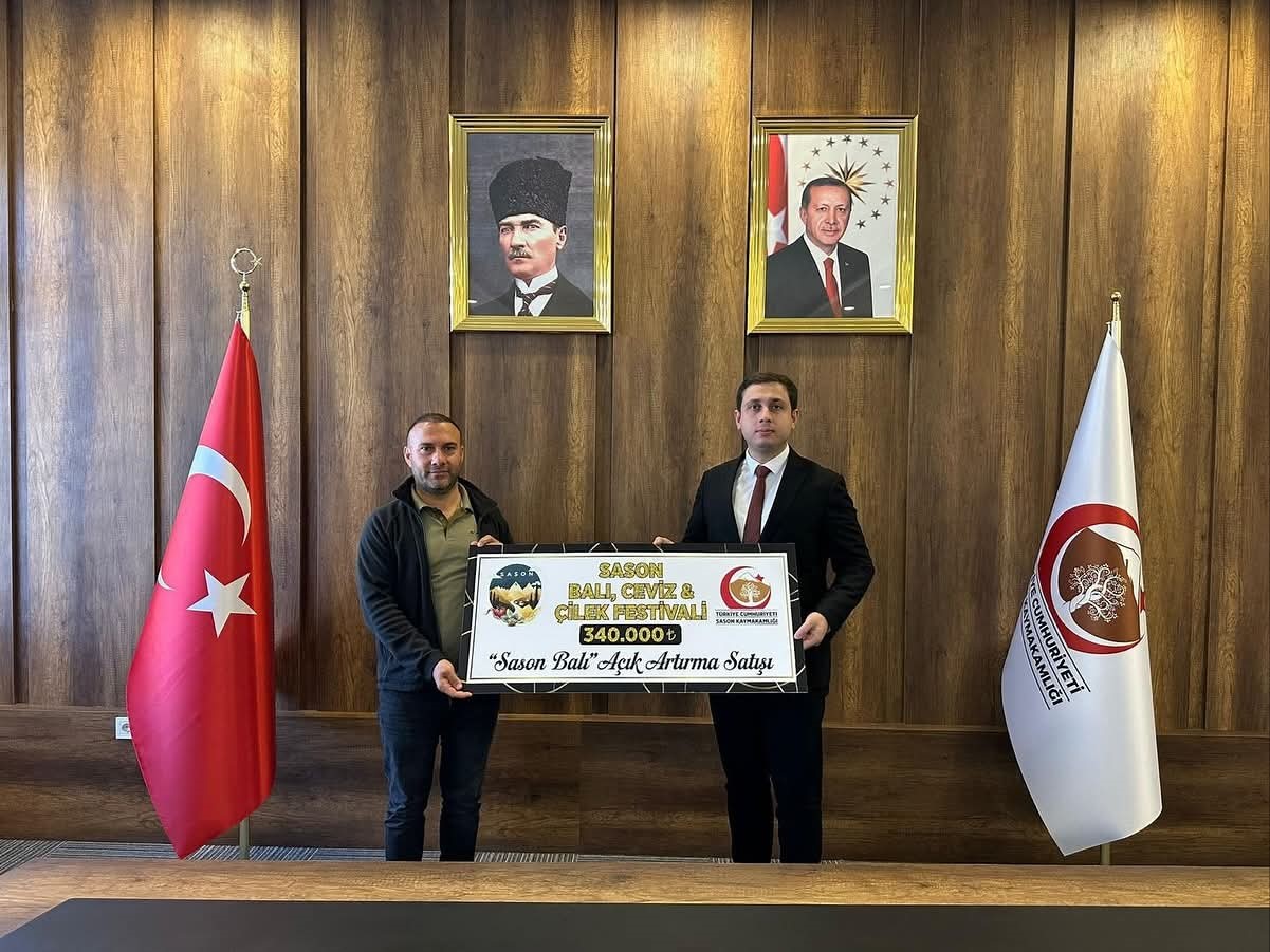 Batman&rsquo;da 340 bin lira ile rekor fiyata satılan bir kilo balın geliri besicilere verildi
