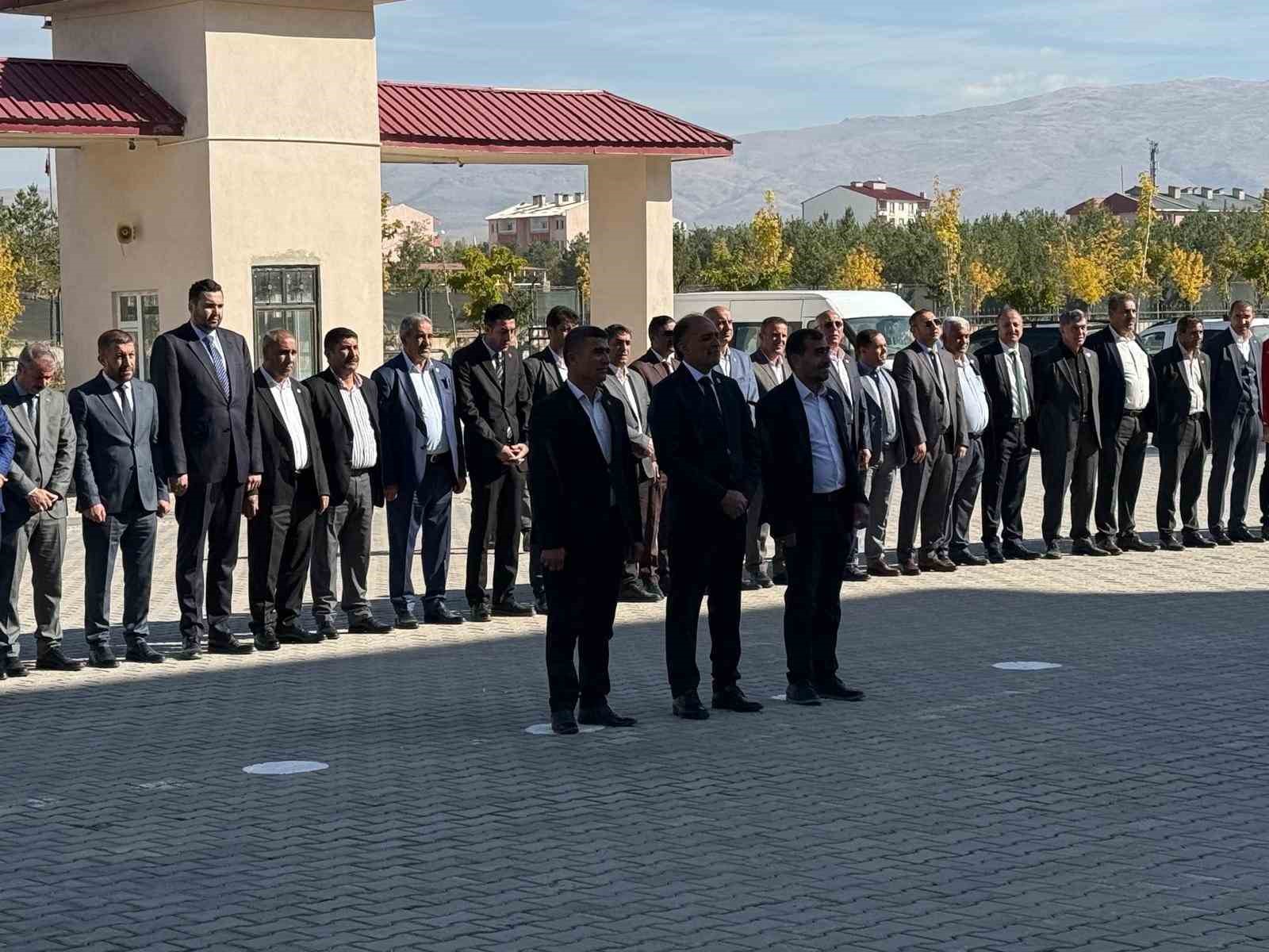 Patnos’ta Muhtarlar Günü’nde Ballı Kutlama