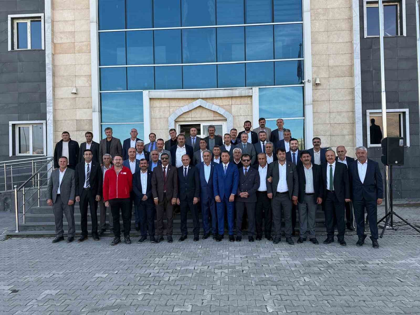 Patnos’ta Muhtarlar Günü’nde Ballı Kutlama