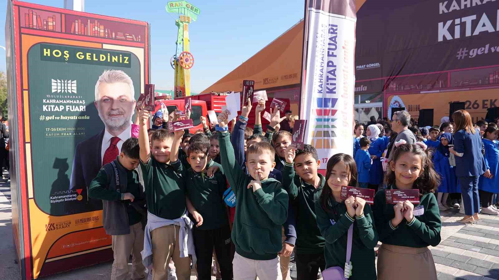 10. Uluslararası Kitap Fuarı, ilk gününde 20 bin ziyaretçi