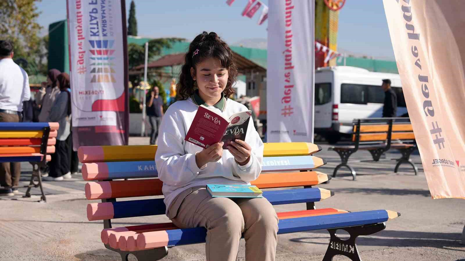 10. Uluslararası Kitap Fuarı, ilk g&uuml;n&uuml;nde 20 bin ziyaret&ccedil;i
