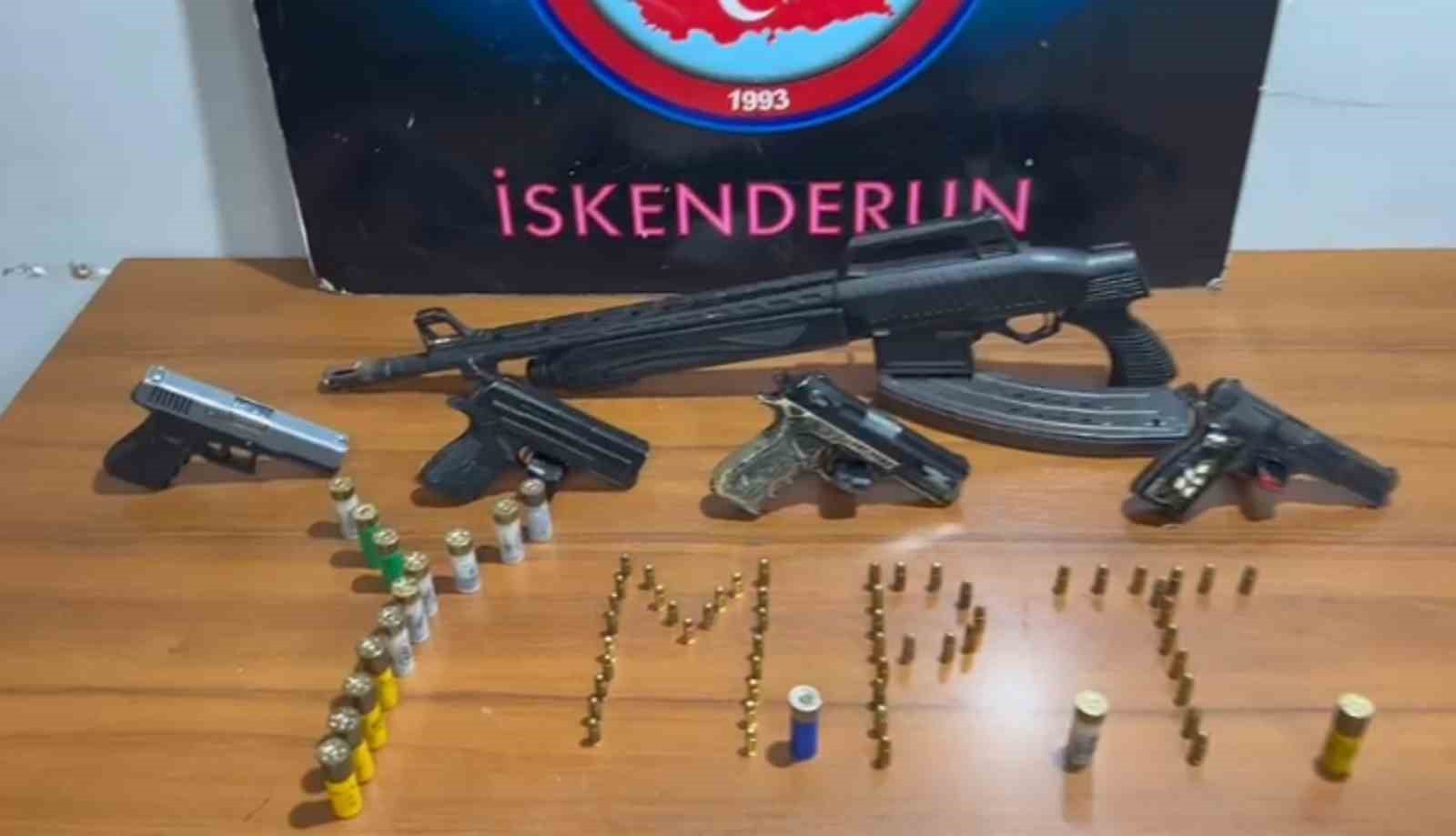 İskenderun’da asayiş uygulaması; 5 adet ruhsatsız silah ele geçirildi