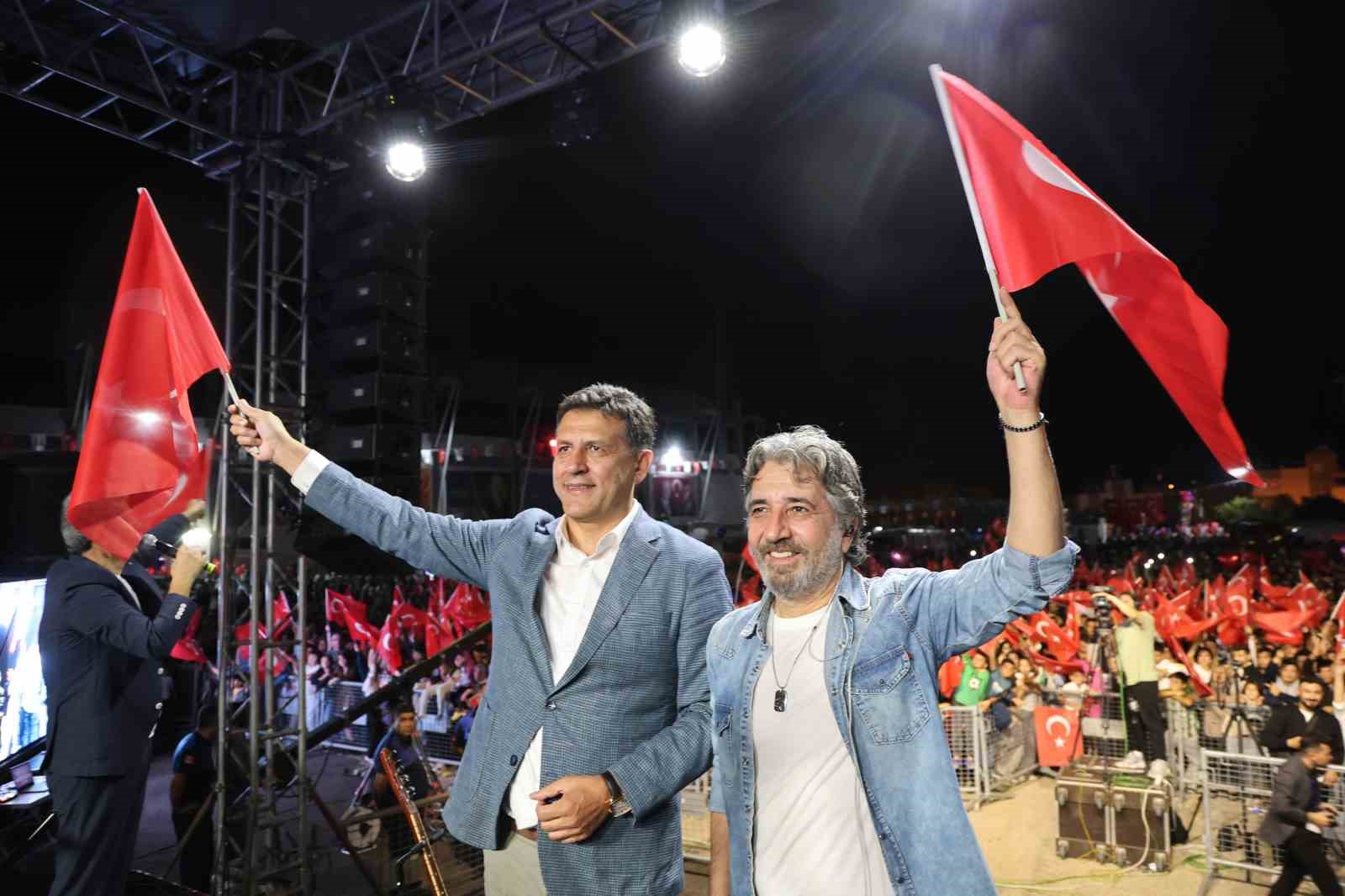 Kozan’da Ali Kınık konser verdi