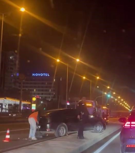 Diyarbakır&rsquo;da aracın &ccedil;arptığı motosiklet savrulup alev aldı: 1 yaralı
