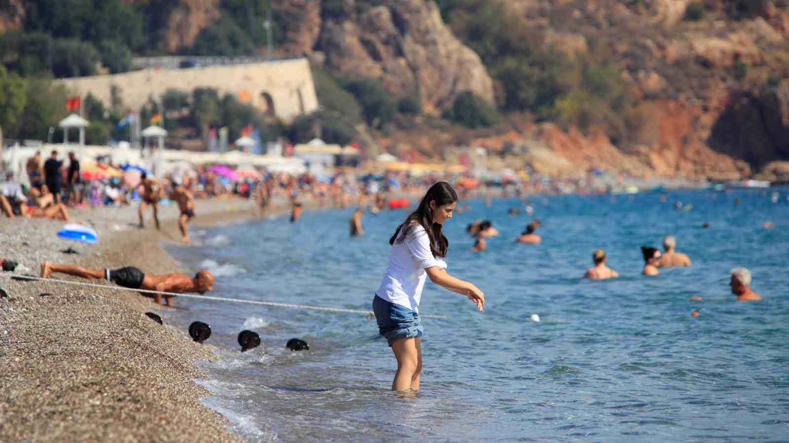 Türkiye kışı yaşarken, Antalya’da yazdan kalma günler devam ediyor