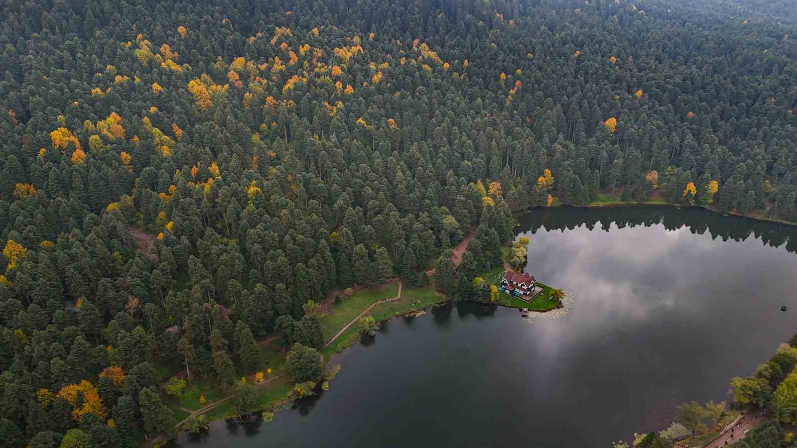 Gölcük Tabiat Parkı’nda sonbahar güzelliği mest etti