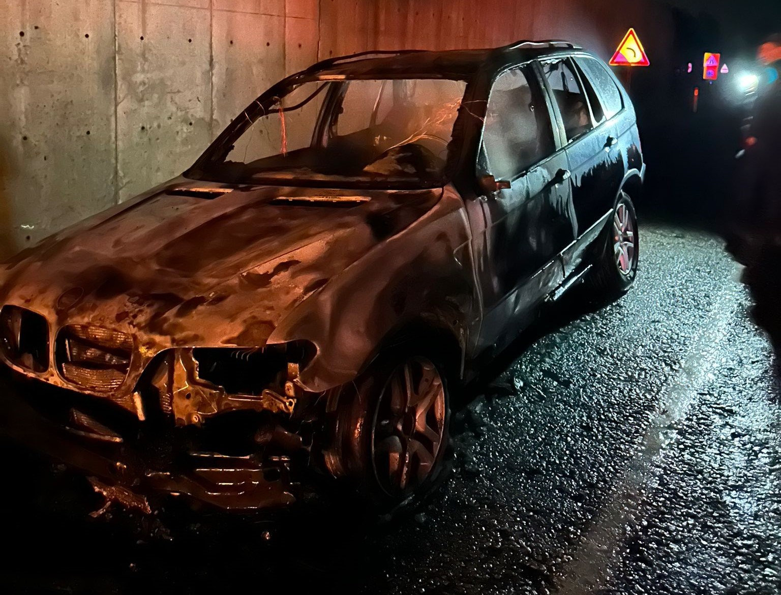 Sinop’ta yabancı plakalı araç küle döndü