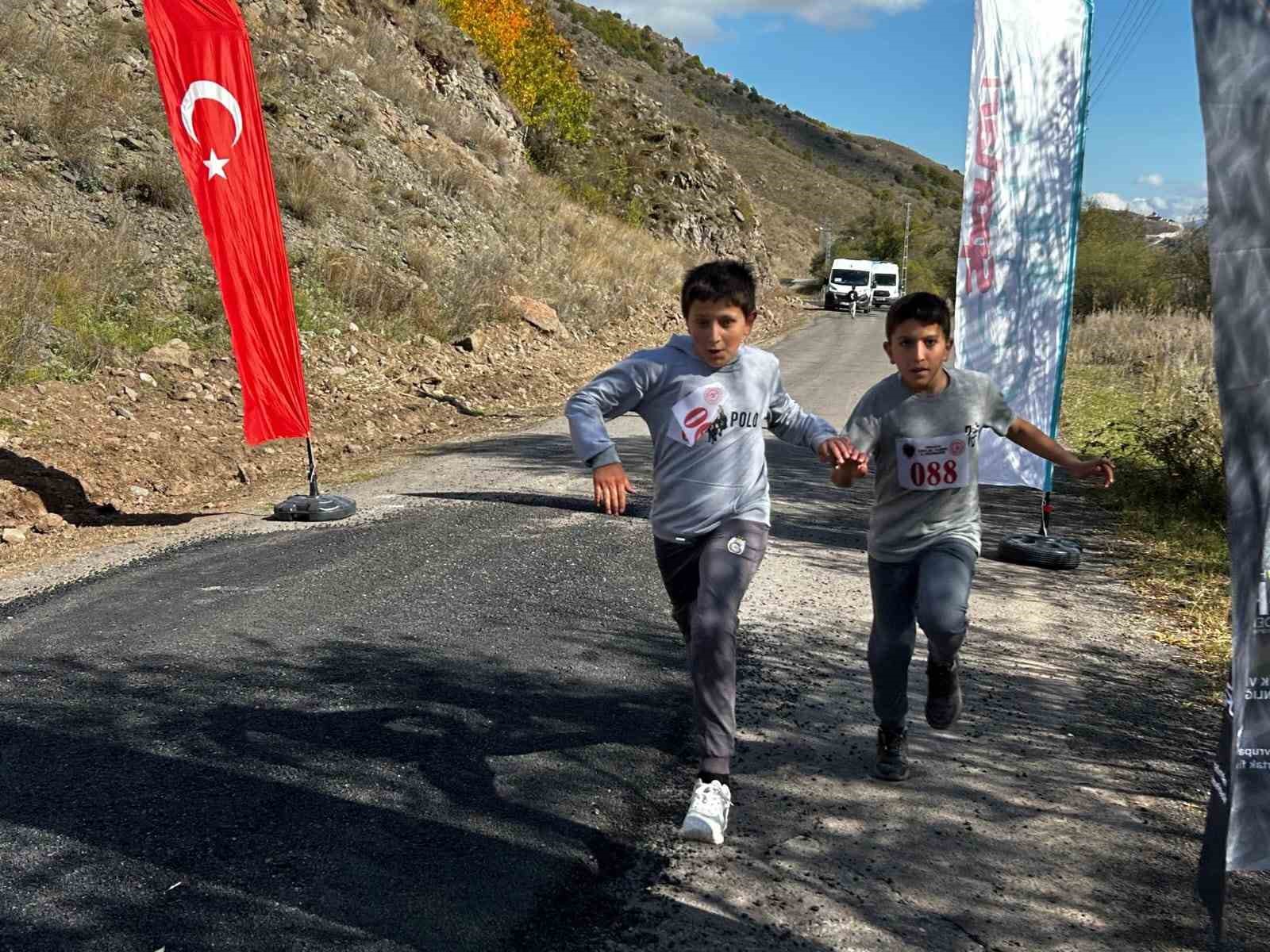 Ardahan’ın koşan yıldızları Posof’ta parladı