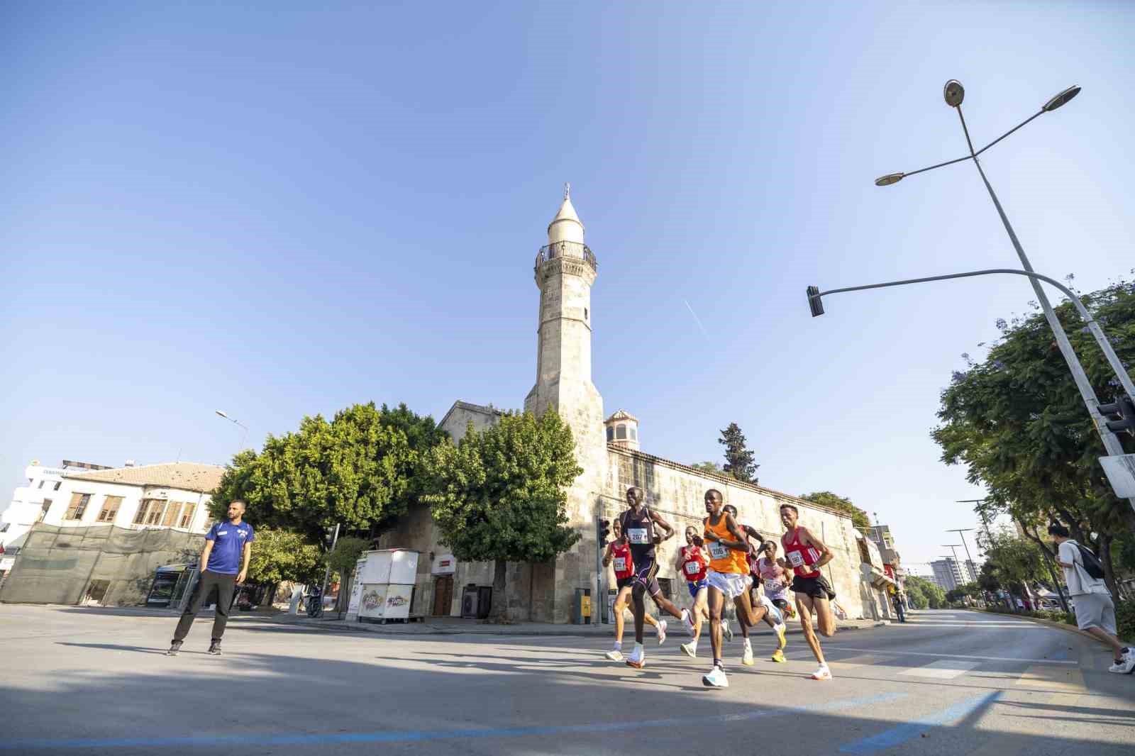 Uluslararası Tarsus Yarı Maratonu’nda Türk sporcular damga vurdu
