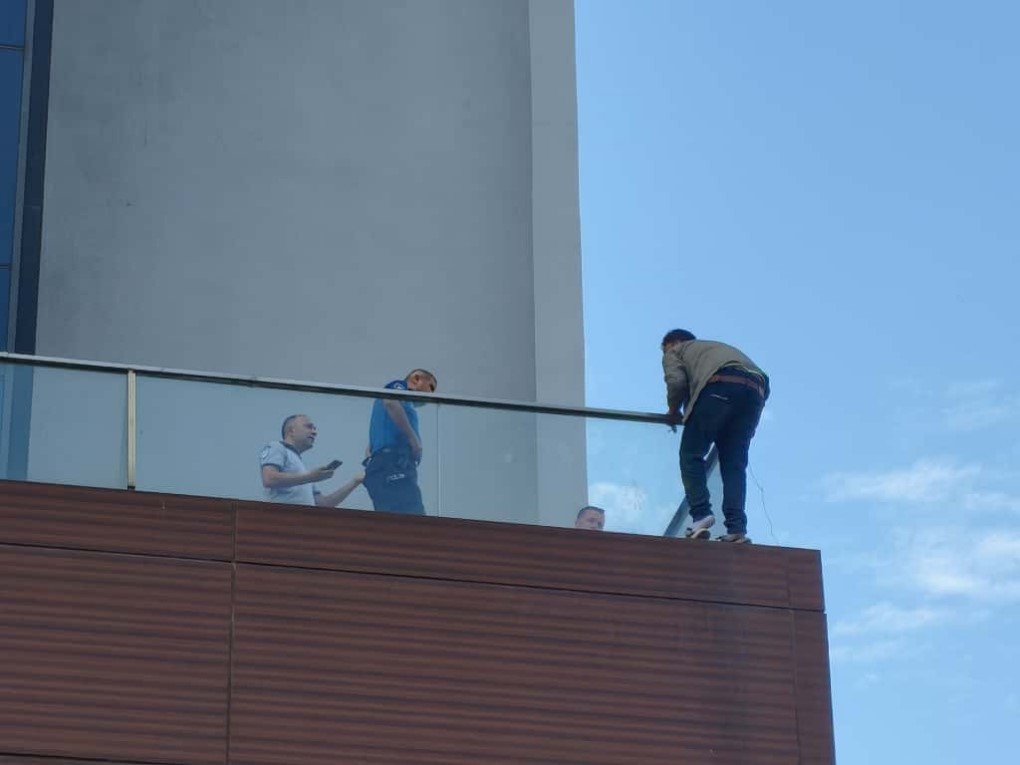 Eşinin terk etmesine sinirlenen şahıs, yine eşi tarafından ikna edildi
