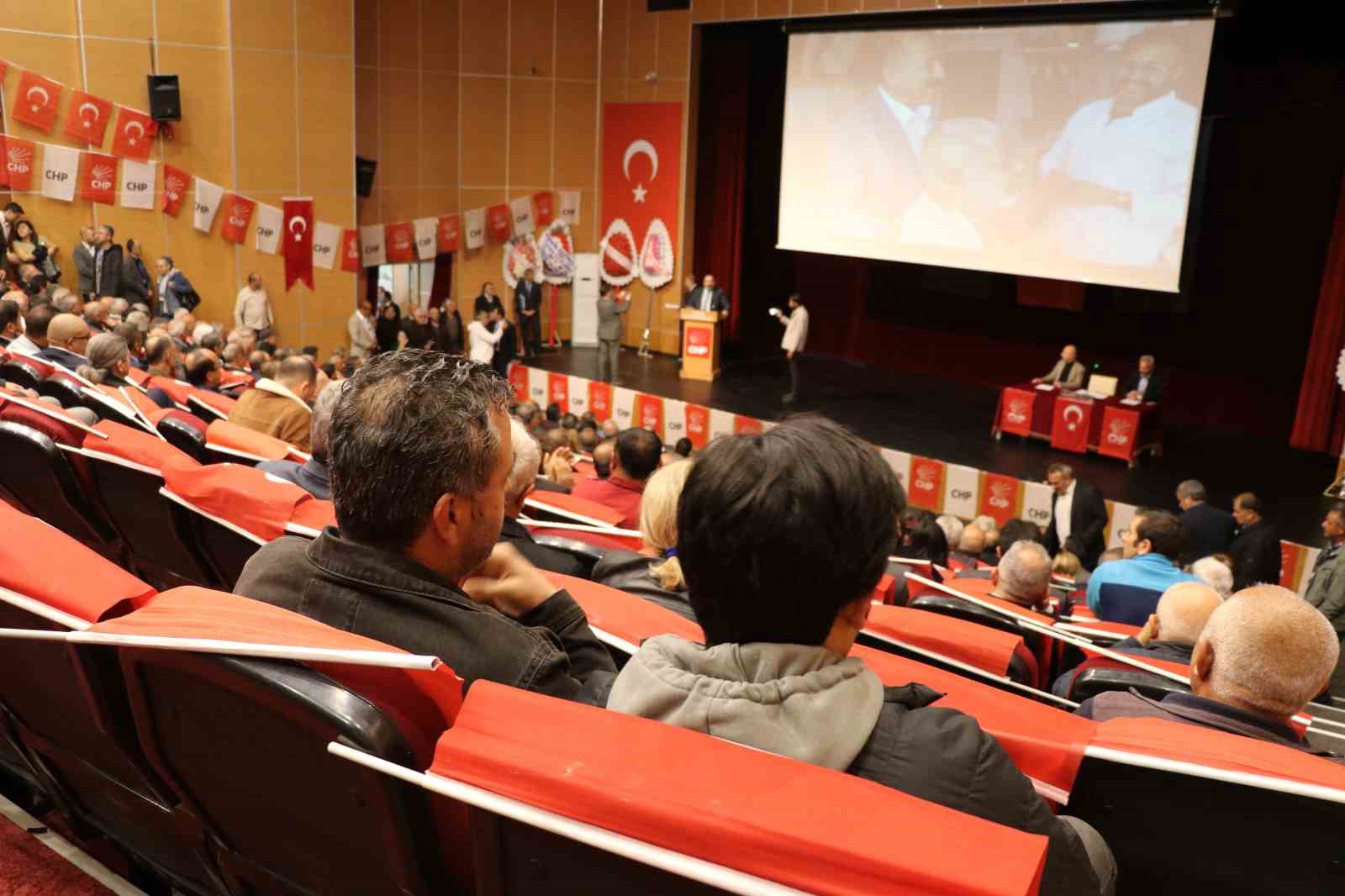 Sivas CHP İl Kongresi&rsquo;nde "etek" krizi
