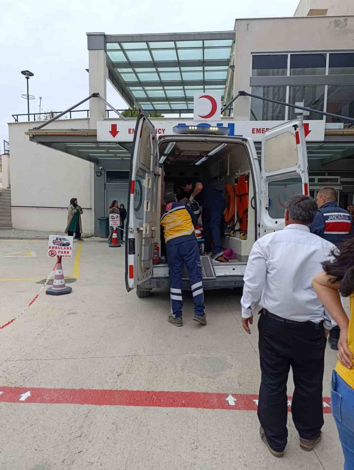 Devrilen trakt&ouml;r&uuml;n altında kalan s&uuml;r&uuml;c&uuml; hayatını kaybetti
