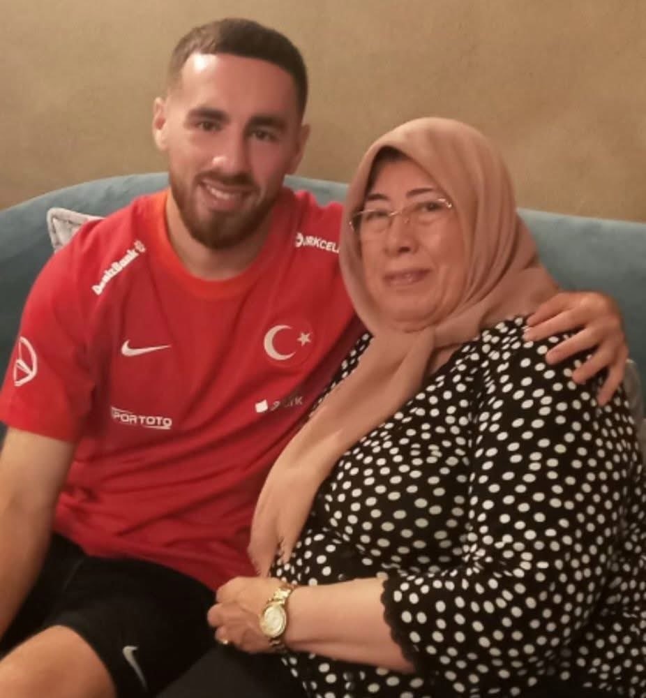Beşiktaş&rsquo;ın kaptanı Orkun K&ouml;k&ccedil;&uuml;&rsquo;n&uuml;n babaannesi Eskişehir&rsquo;de son yolculuğuna uğurlandı
