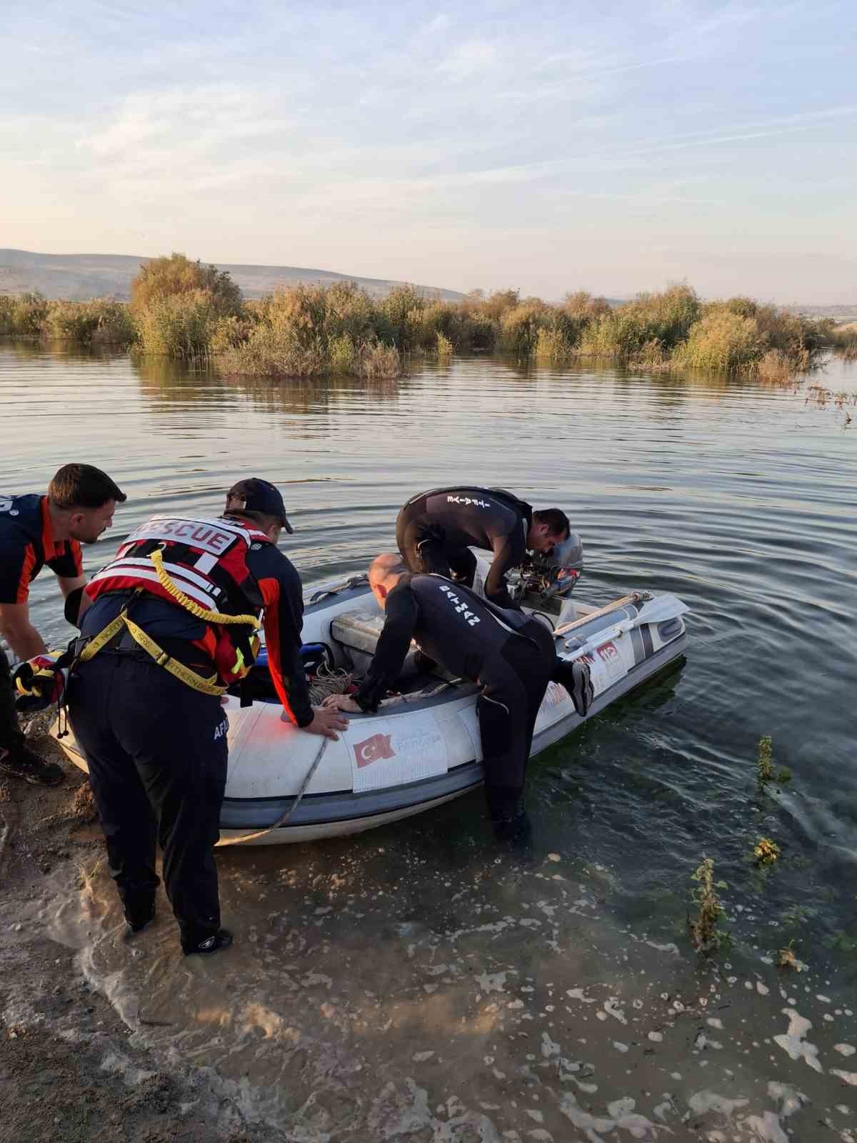Baraj kapakları a&ccedil;ıldı, aile mahsur kaldı
