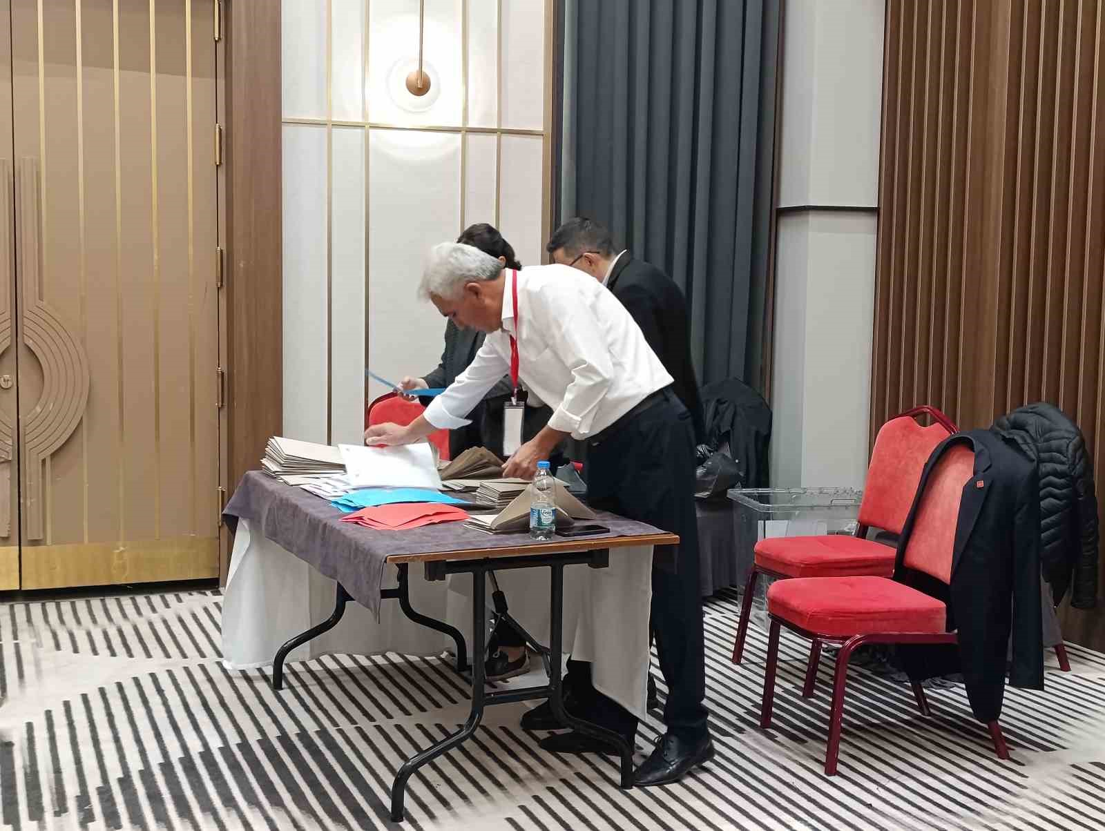 CHP’nin Afyonkarahisar İl Başkanı Hasan Karadeniz oldu