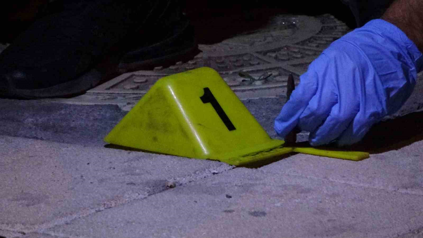 Malatya’da kaldırımda bulunan Kalaşnikof mermisi polisi alarma geçirdi