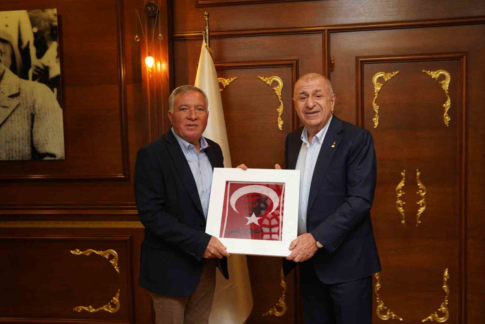 Zafer Partisi lideri Özdağ’dan Başkan Kepenek’e övgü; &quot;Gerçekten kıskandım&quot;