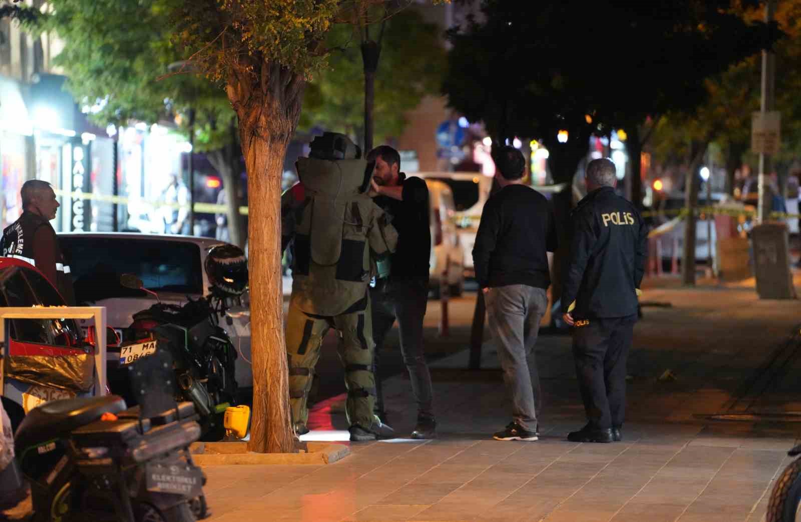 Kırıkkale’nin en işlek caddesinde şüpheli paket paniği: Polis meraklı vatandaşlarla adeta imtihan verdi