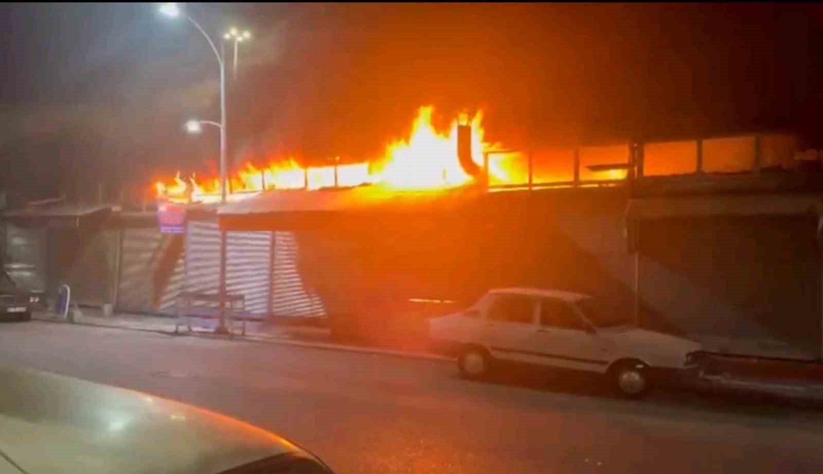 Şanlıurfa lokanta yangını: İş yeri küle döndü