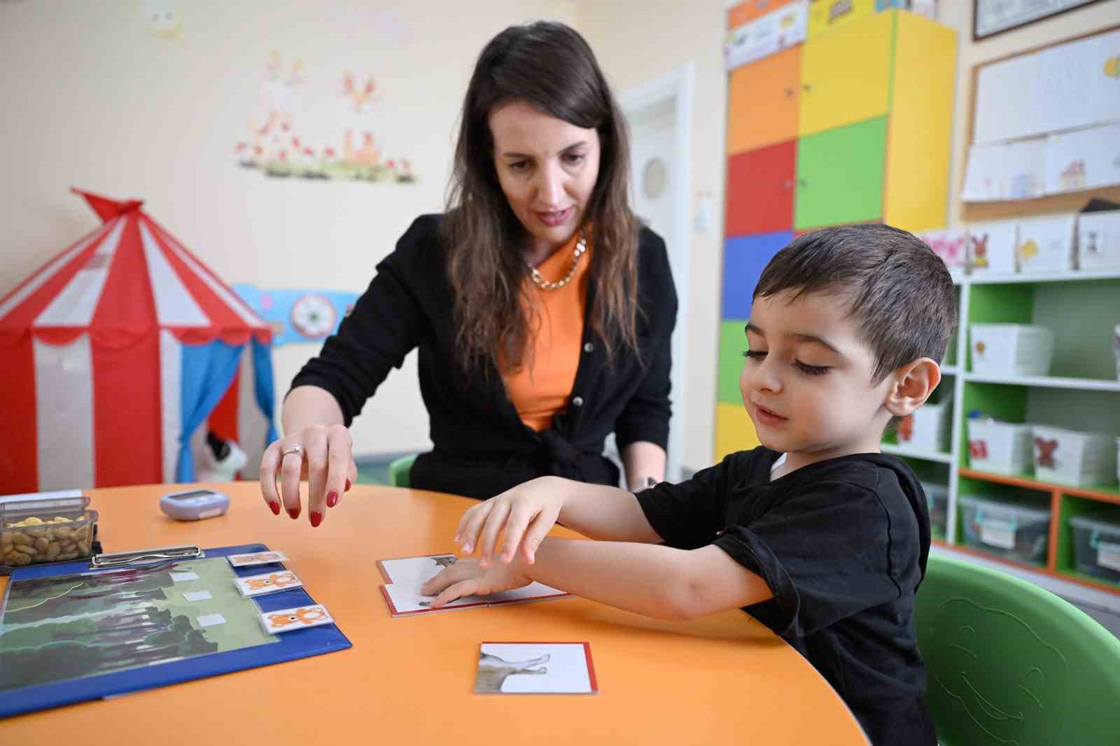 Mersin’de otizmli çocuklara 12 bini aşkın ücretsiz seans desteği