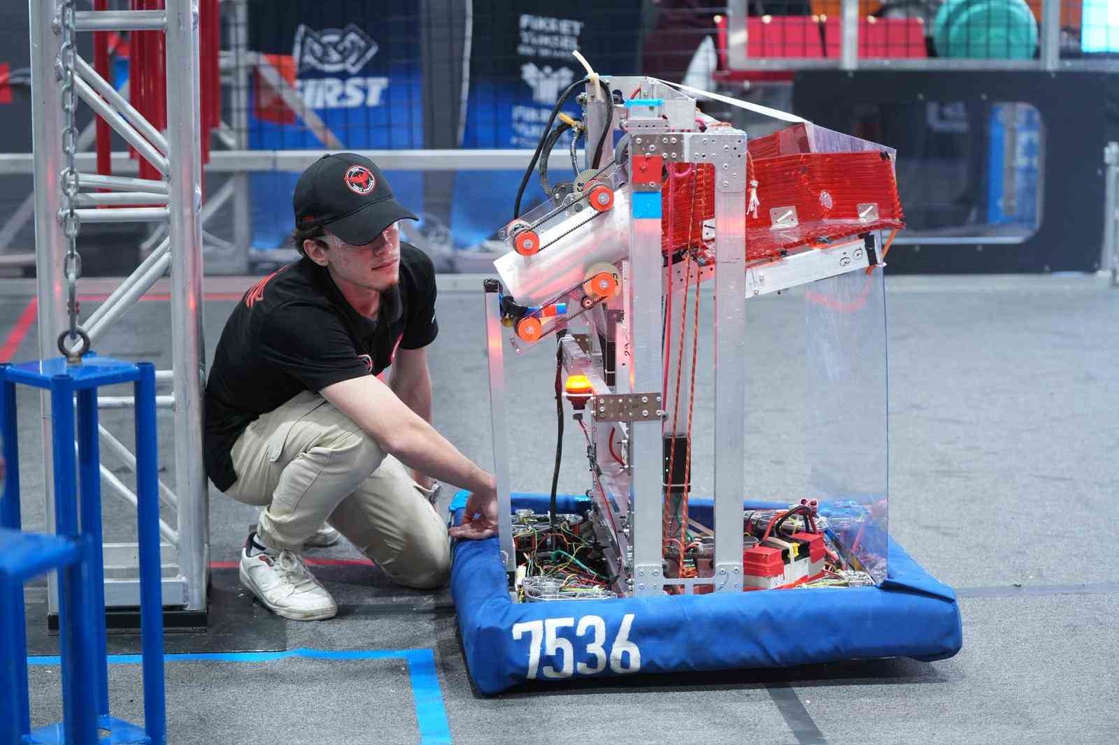 Ümraniye’de robot yarışları büyük heyecana sahne oldu
