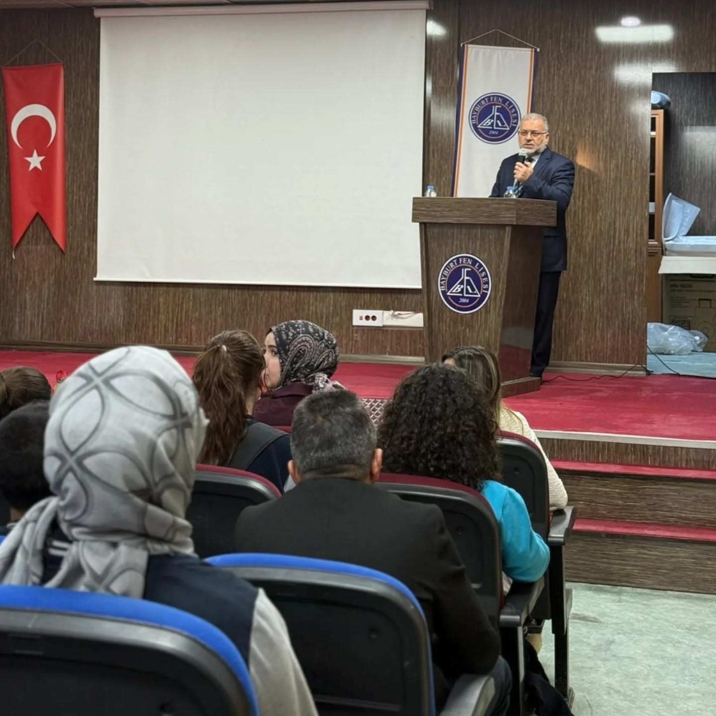 Bayburt&rsquo;ta &lsquo;Peygamberimiz ve Aile ahlakı&rsquo; konulu konferans d&uuml;zenlendi
