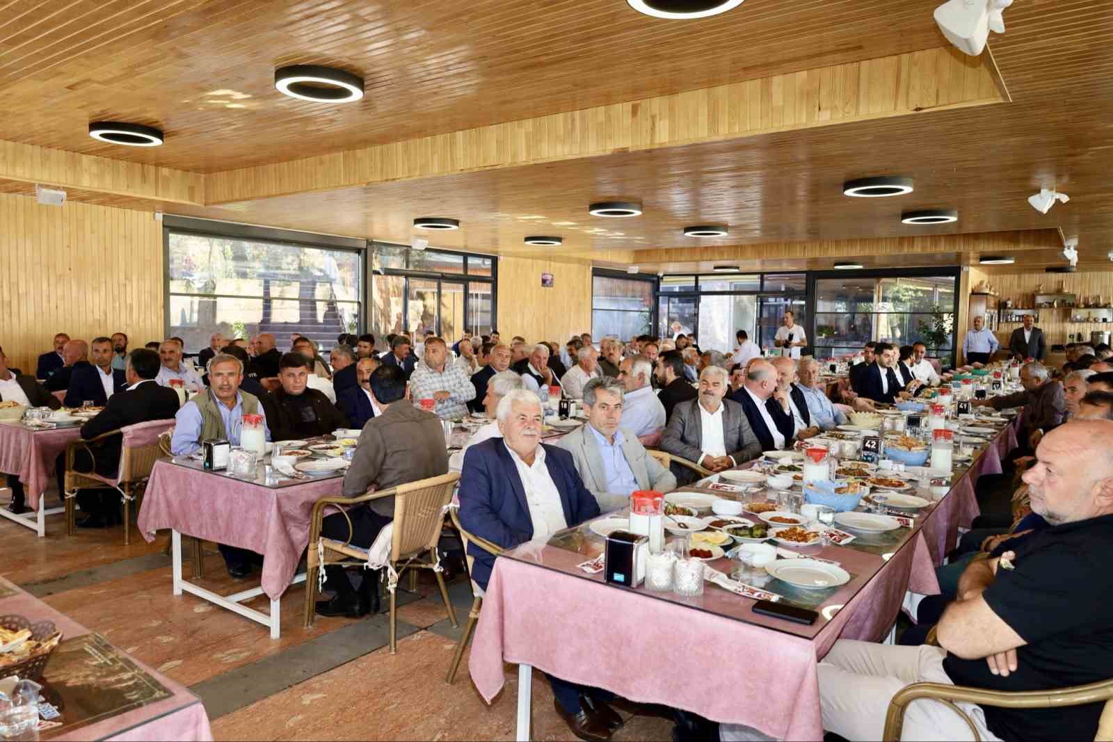 Adıyaman’da il protokolü muhtarlarla bir aray geldi