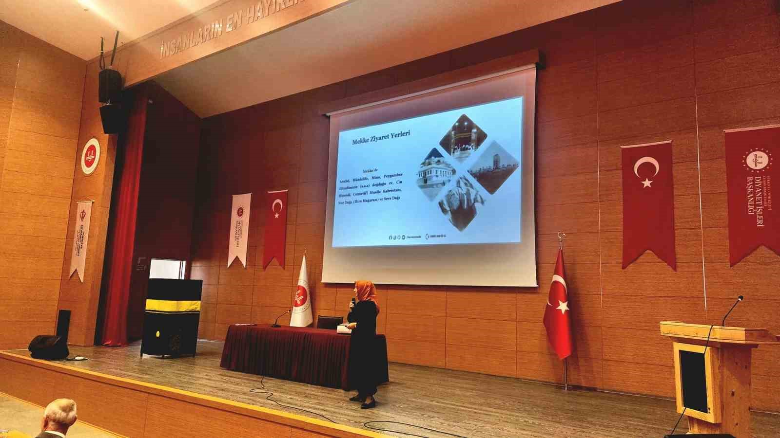 Umreye gidecek olan vatandaşlara yönelik hazırlık semineri düzenlendi