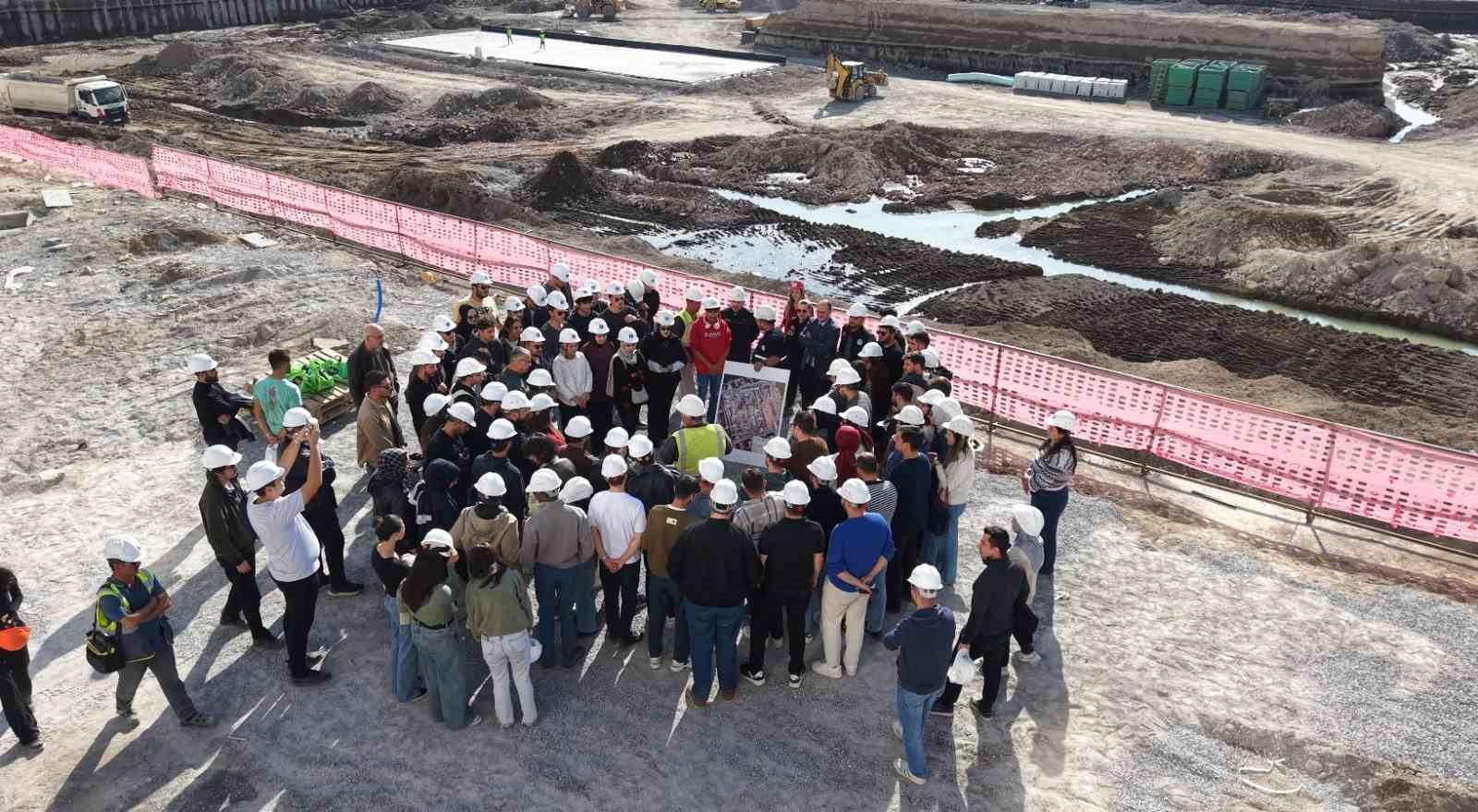 Büyükşehir, şantiyelerinin kapılarını üniversite öğrencilere açarak eğitime katkı sundu