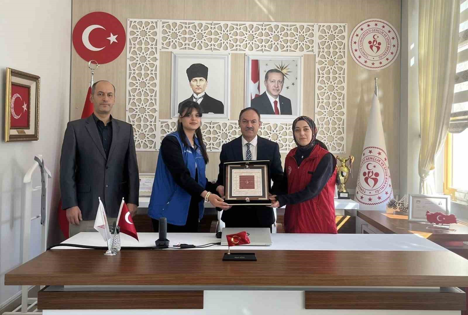 Kırşehir&rsquo;den g&ouml;nderilen Ahi Sancağı Bayburt&rsquo;a ulaştı
