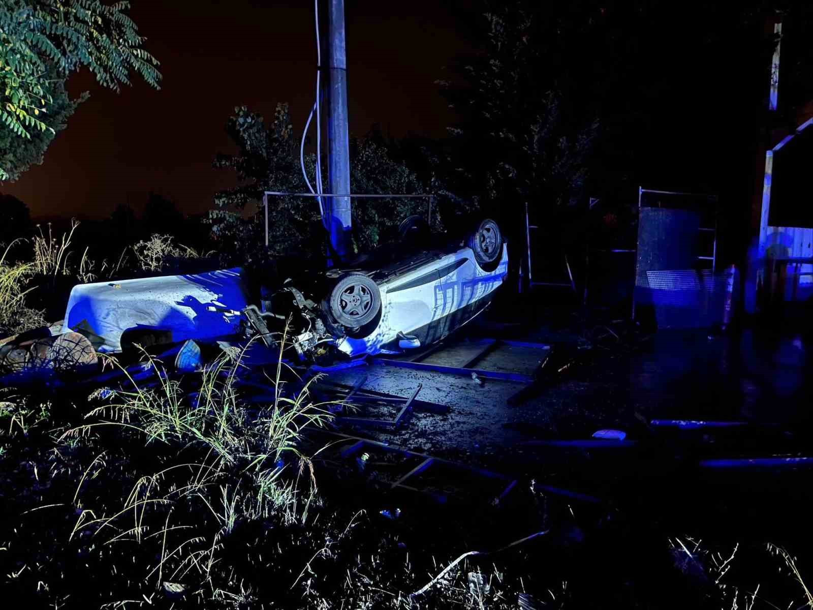 Kontrolden &ccedil;ıkan otomobil takla attı; 2 yaralı
