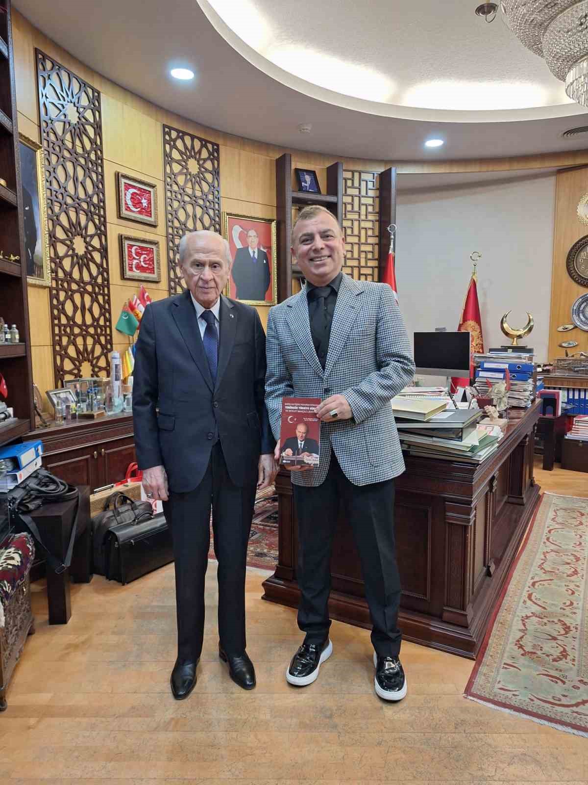 &rsquo;Ter&ouml;rs&uuml;z T&uuml;rkiye&rsquo; s&uuml;reci kitaplaştı: Profes&ouml;r kardeşlerden akademik analiz
