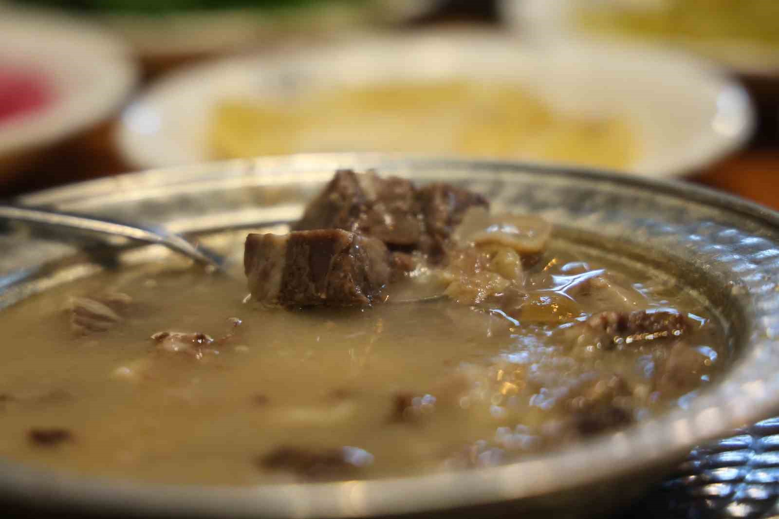 &Ccedil;ocukların dahi t&uuml;kettiği kış &ccedil;orbaları: "Kelle ve arabaşı"
