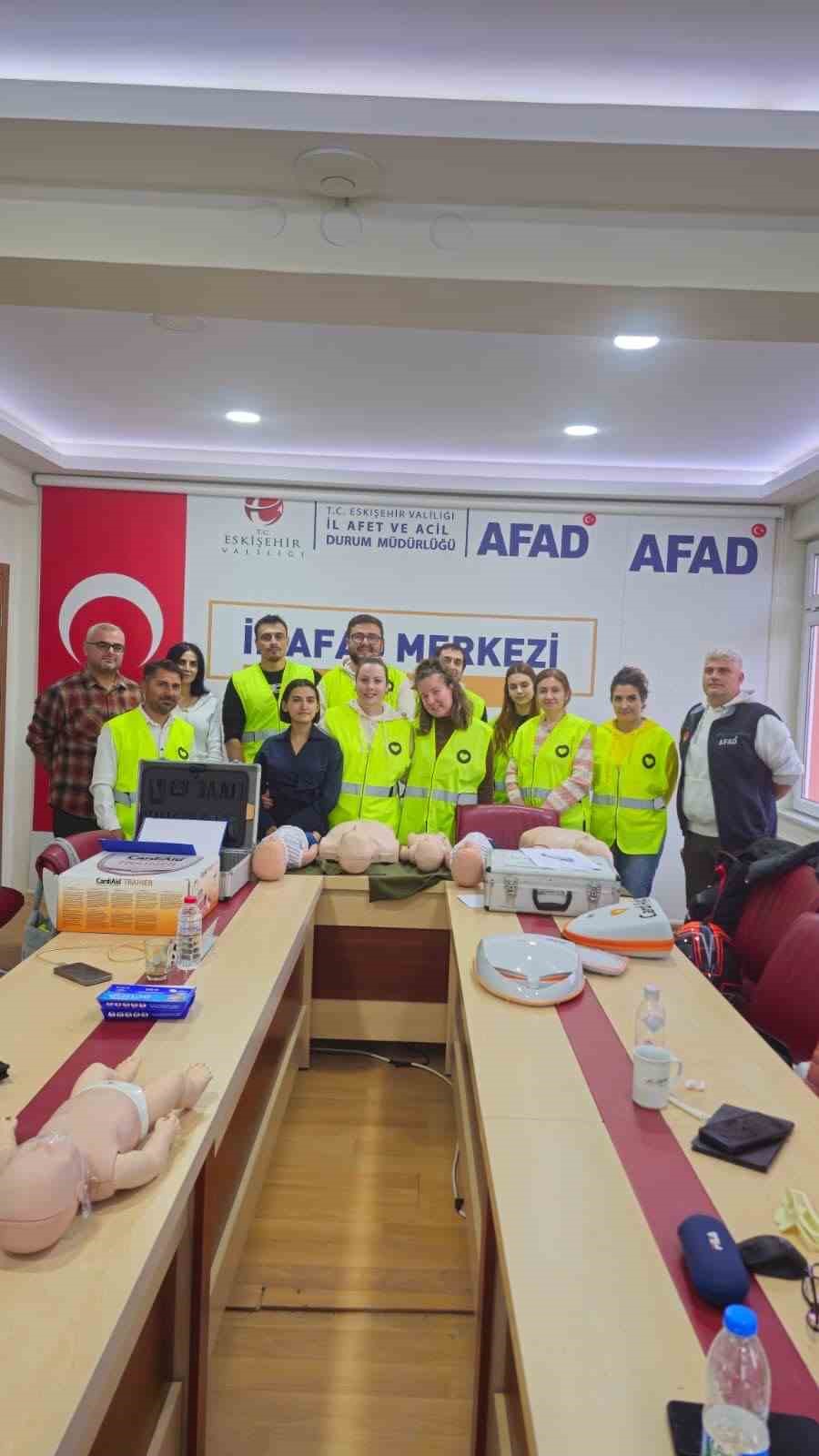 AFAD&rsquo;tan AHBAP g&ouml;n&uuml;ll&uuml;lerine ilk yardım eğitimi
