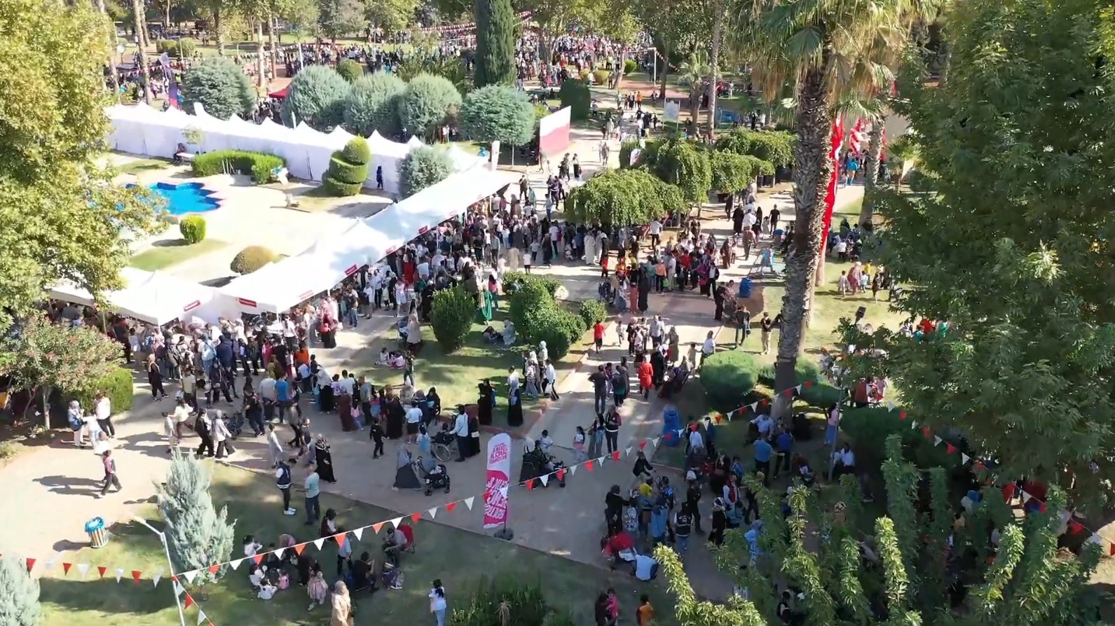 Şanlıurfa&rsquo;da &ccedil;ocuk ve gen&ccedil;lik buluşmasına yoğun ilgi: 100 bin kişi katıldı
