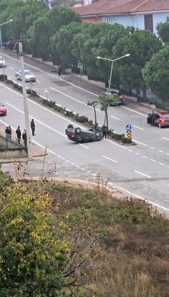 Kontrolden çıkan otomobil takla attı