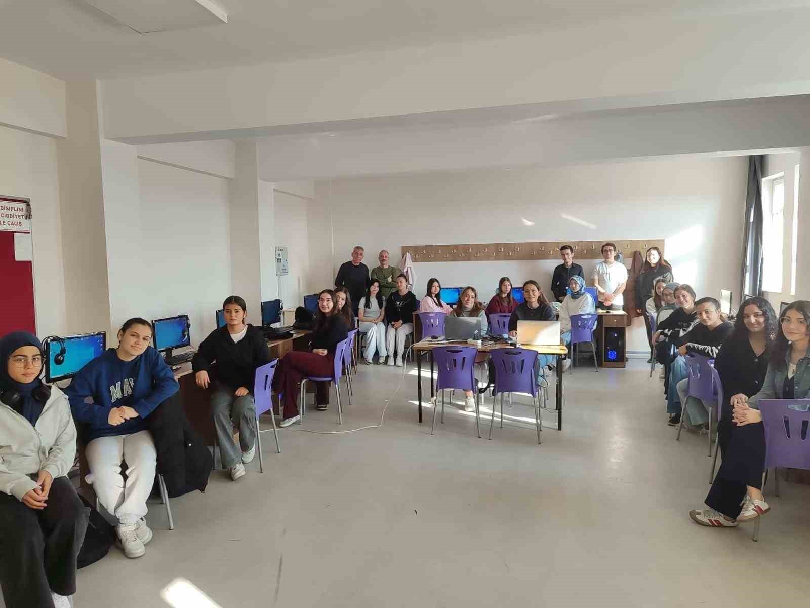 Lise öğrencilerine yönelik ‘Siber Tehdit İstihbaratı’ kursu açıldı