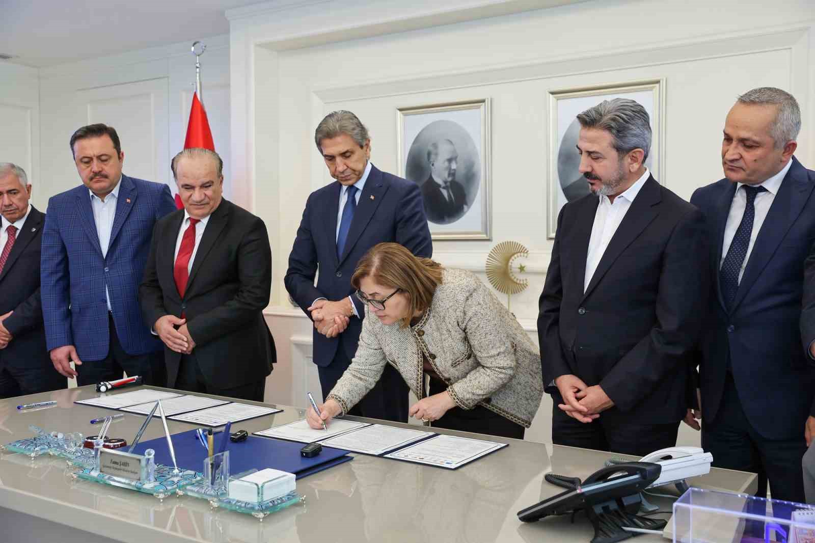 Depremden etkilenen Ampute bireyler i&ccedil;in ortez-protez, mesleki eğitim ve istihdam destek protokol&uuml; imzalandı
