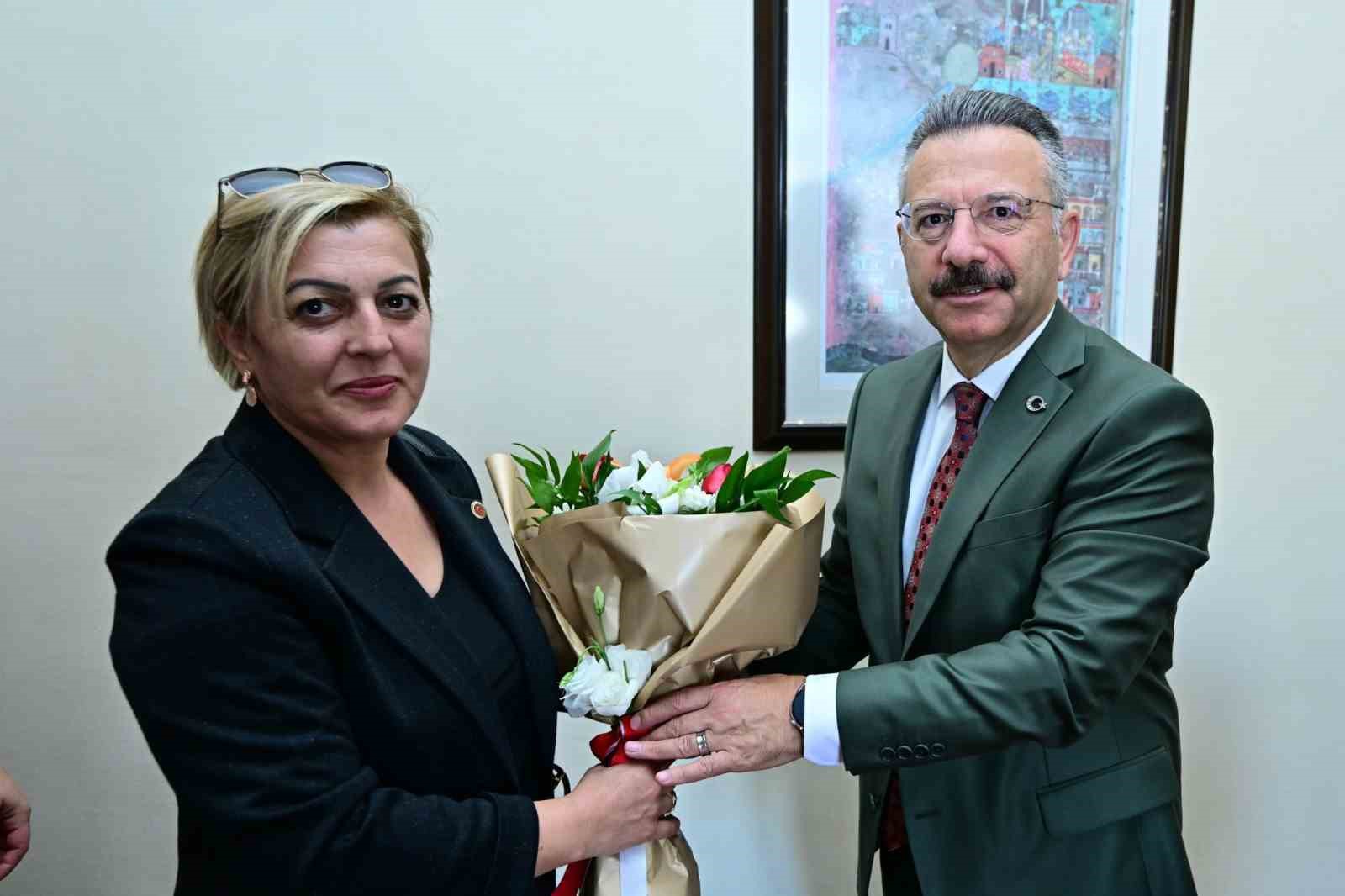 Vali Aksoy muhtarlar heyetini makamında kabul etti.