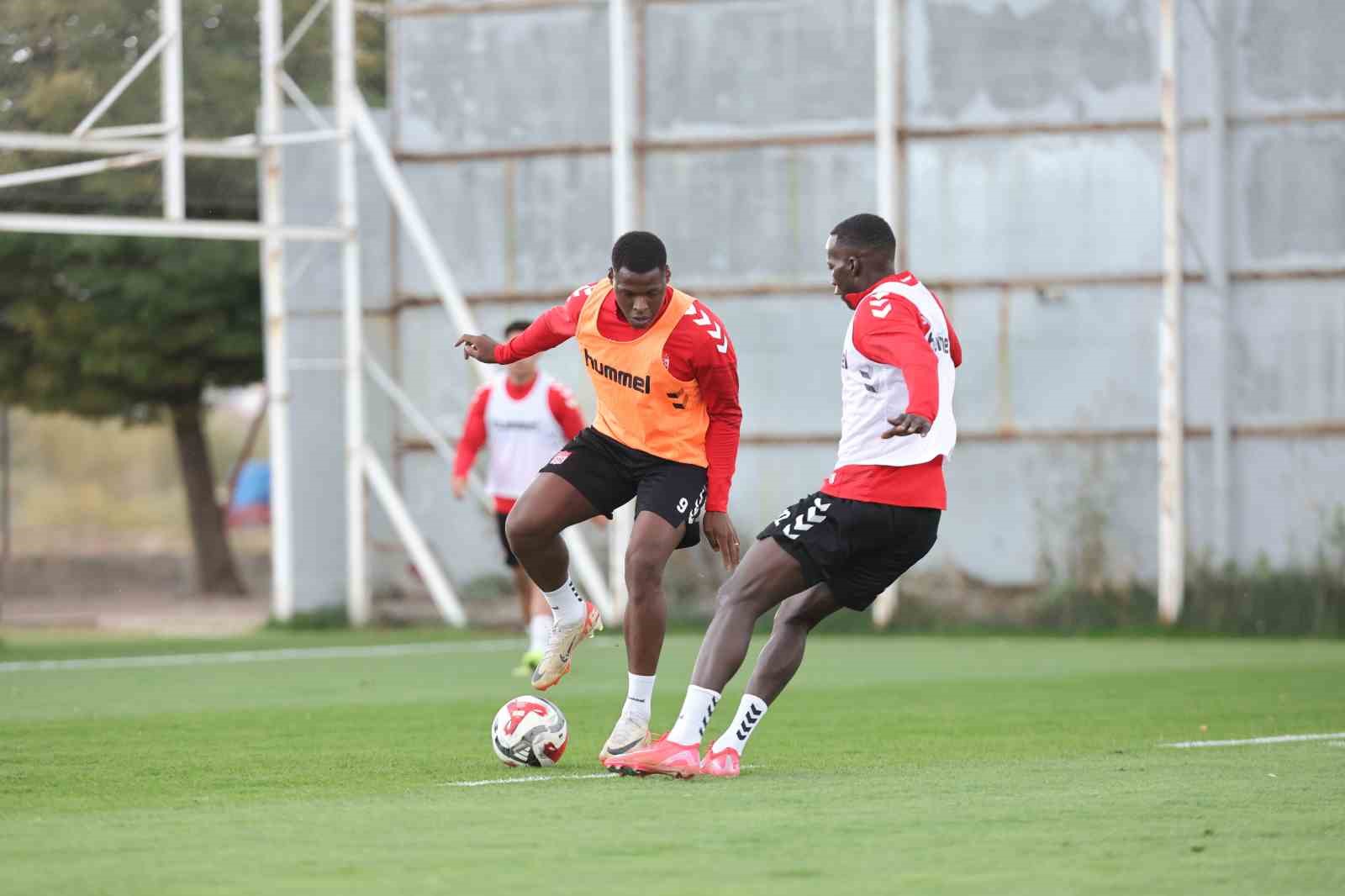 Sivasspor, teknik direktörsüz çalıştı
