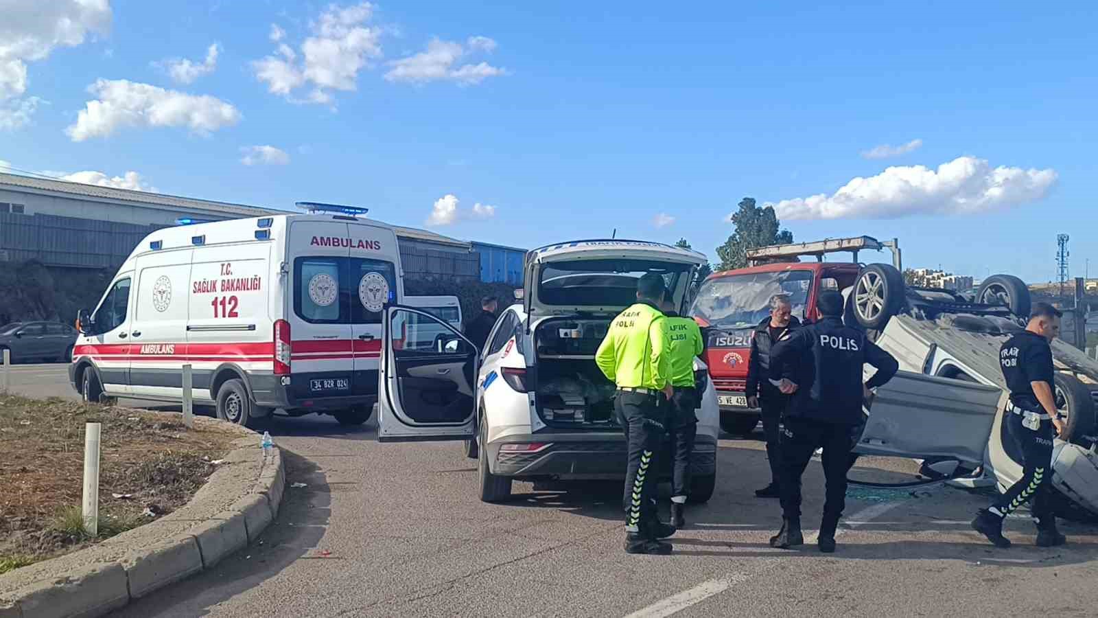 Kamyonete çarpan araç takla attı: 2 yaralı
