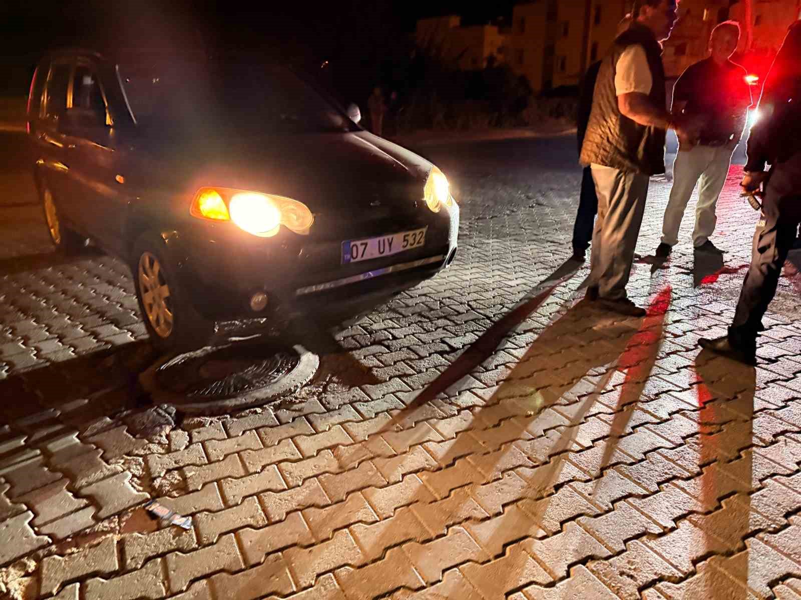 Otomobil ile &ccedil;arpışan motosikletlin yaralı s&uuml;r&uuml;c&uuml;s&uuml; kaza yerinden ka&ccedil;tı
