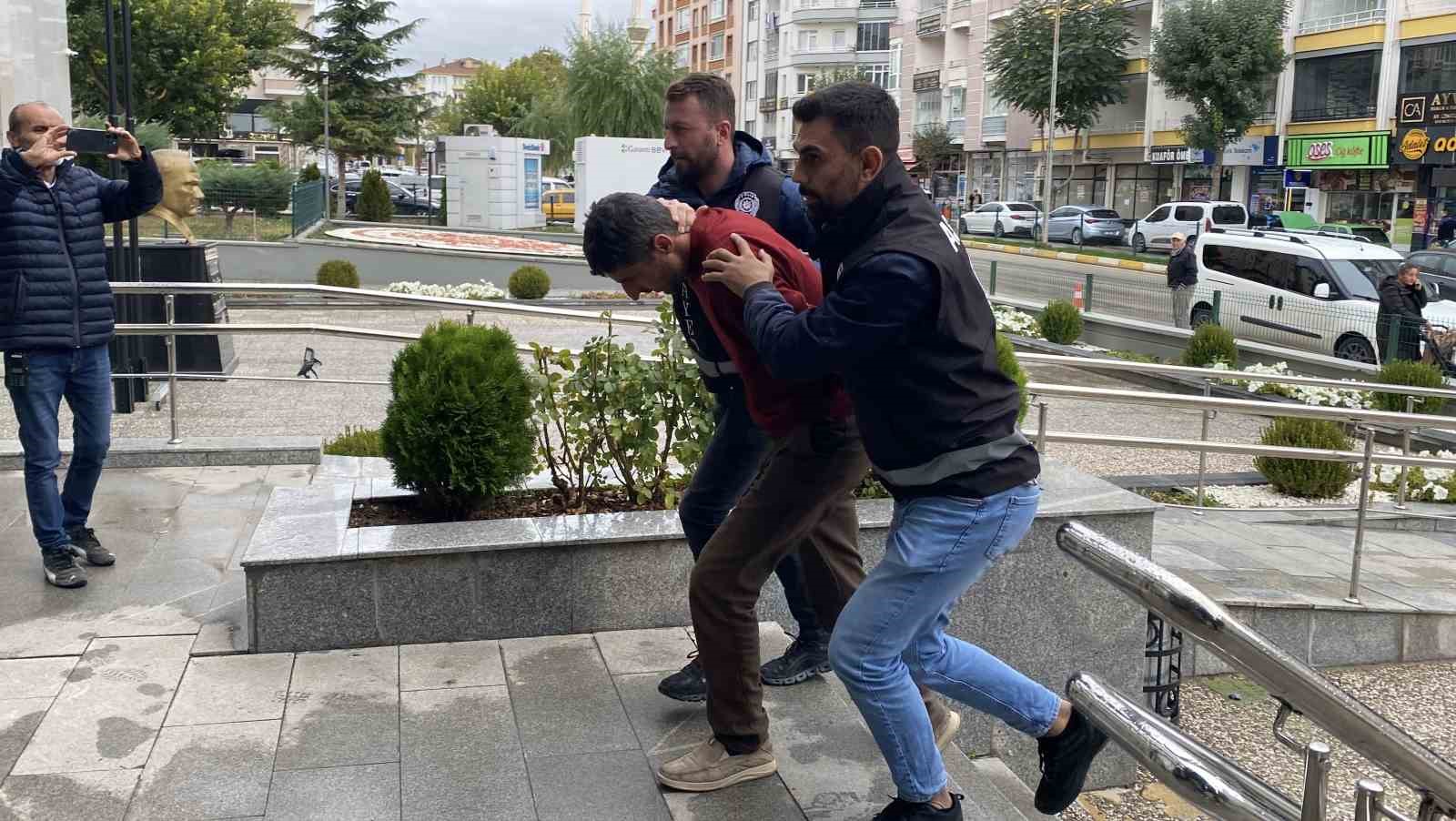 Babasını tüfekle öldüren zanlı adliyeye sevk edildi