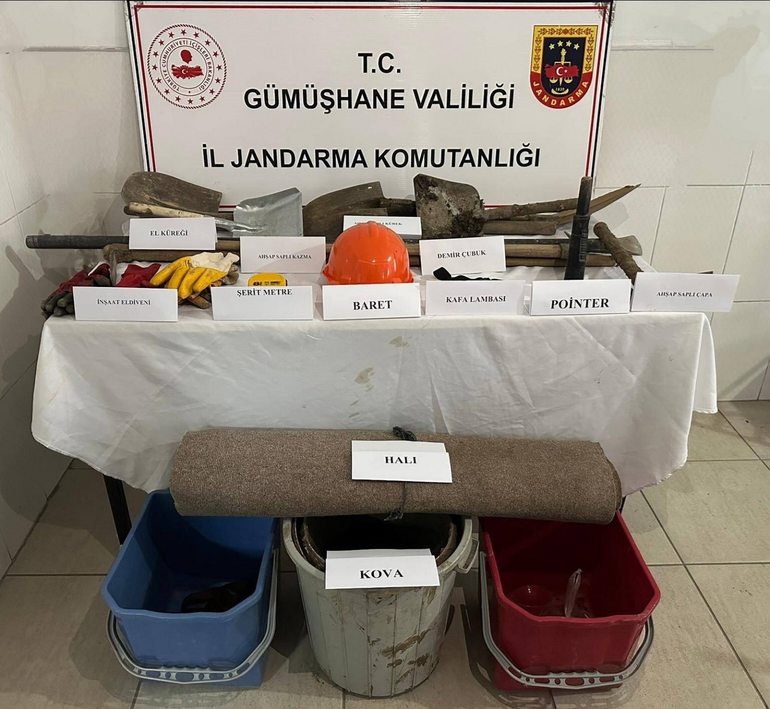 Gümüşhane’de kaçak kazı yapan 4 kişi suçüstü yakalandı