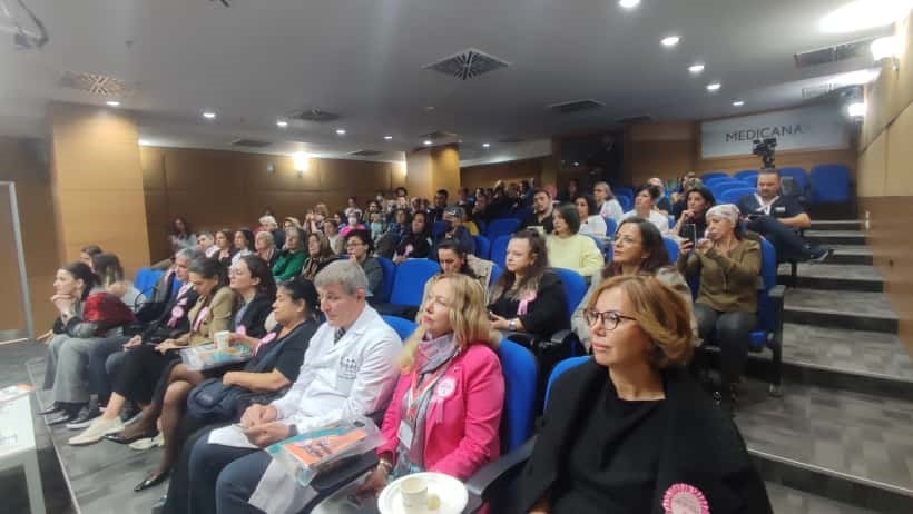 Medikal Onkolog Doç. Dr. Sarıcı: "Türkiye’de 40 milyon kadın olduğunu kabul ettiğimizde 5 milyon meme kanseri vakası bizi bekliyor"