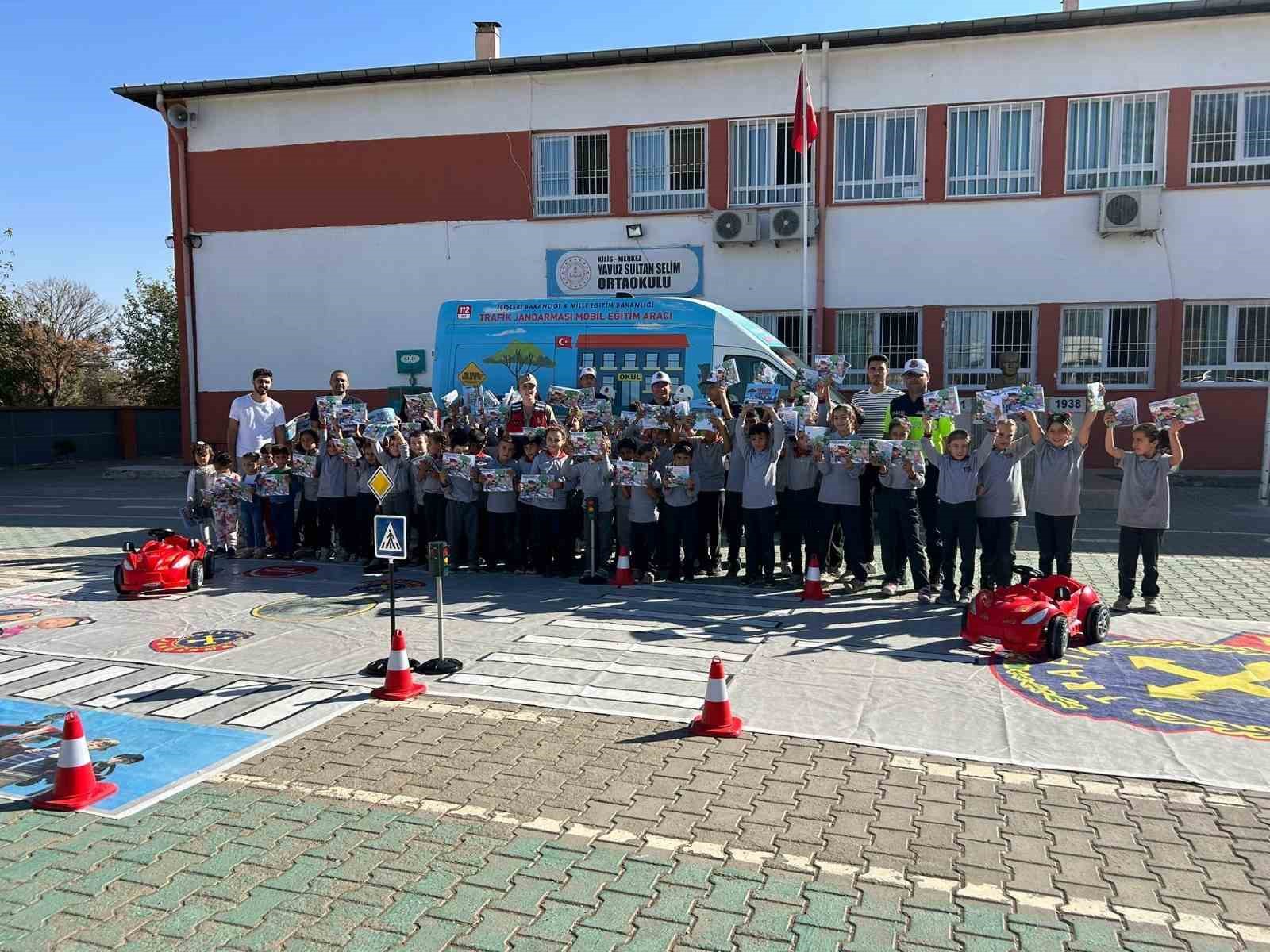 Kilis’te ilkokul öğrencilerine mobil trafik aracıyla eğitim verildi