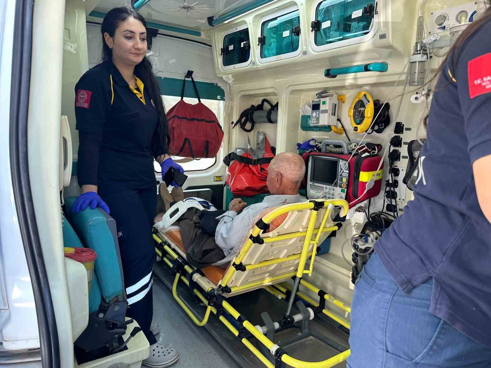 Otomobilin çarpıştığı yaya yaralandı