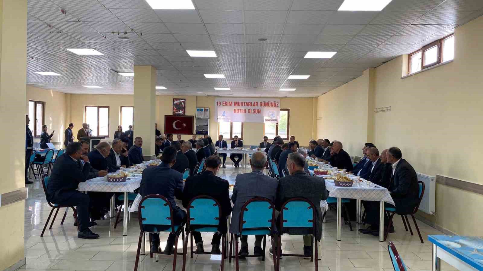 Arpaçay Kaymakamı Akköz muhtarlarla buluştu